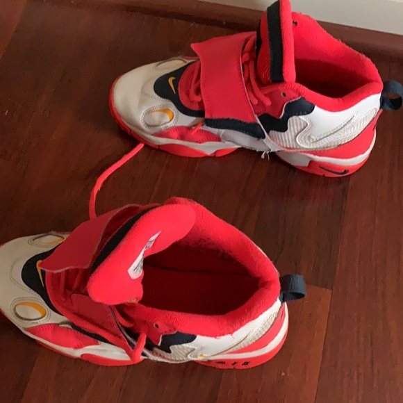 Nike size 6.5 shoes - Picture 2 of 4